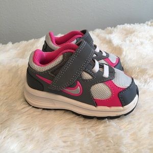 Nike baby girls shoes - size 4c